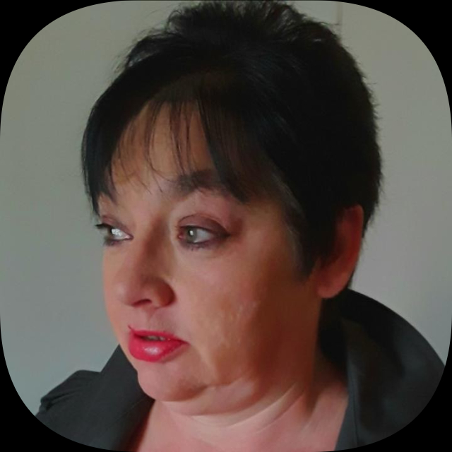Mrs Lynda Glover