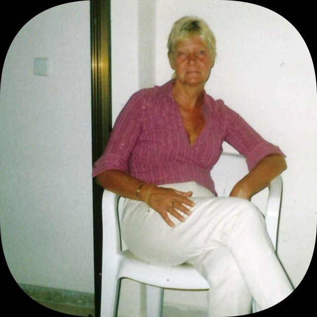 Mrs Dinah McGrath