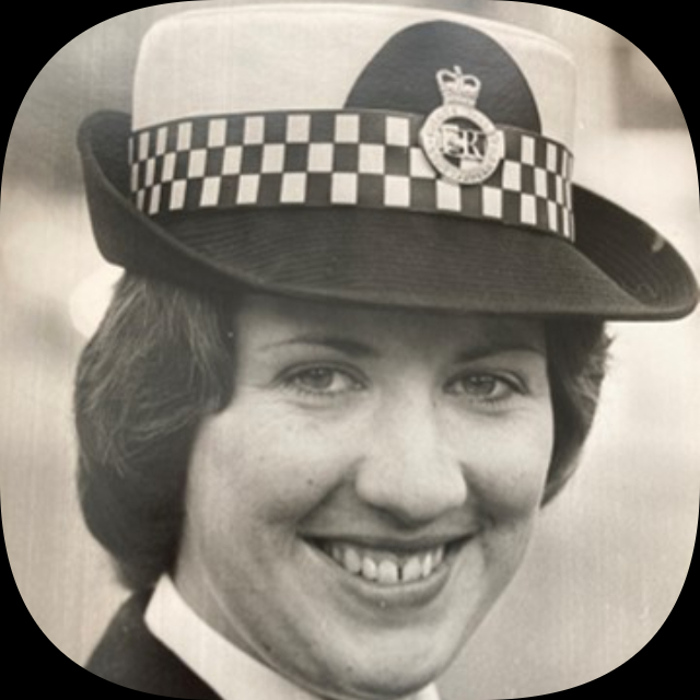 Ms Linda Lennox