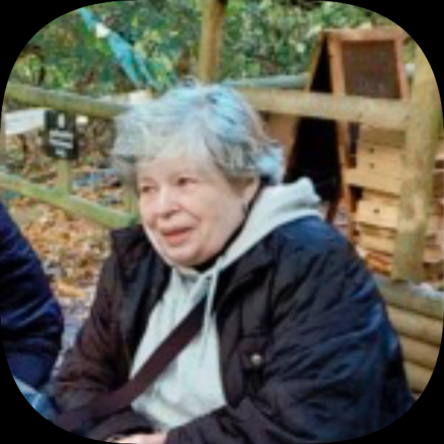 Lesley Carol Hawthorn
